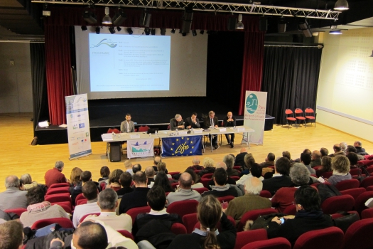 Coup d'envoi du programme Life Haute Dronne à la salle culturelle de La Coquille ( Dordogne) en présence de toutes les parties prenantes.